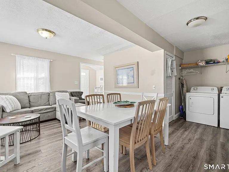 116 College Pl — Photo 7