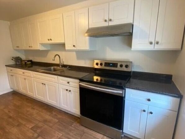 18 Railroad Ave #2
