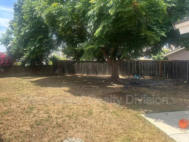 7049 Arlington Pl — Photo 4