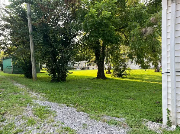 116 S Adams St, Golconda, IL 62938