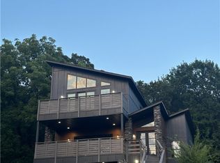 1038 N Lakeside Dr, Fayetteville, AR 72701