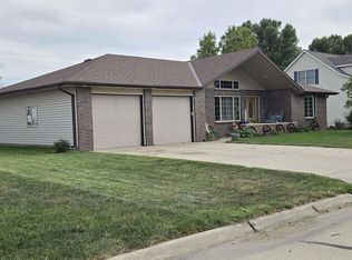 140 N East Ave, Hallam, NE 68368