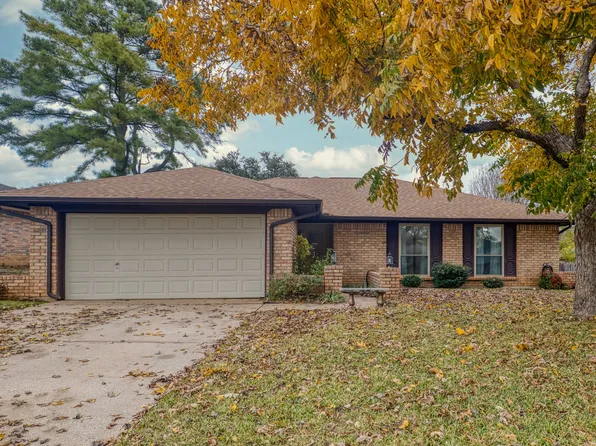 207 Almond Ln, Euless, TX 76039