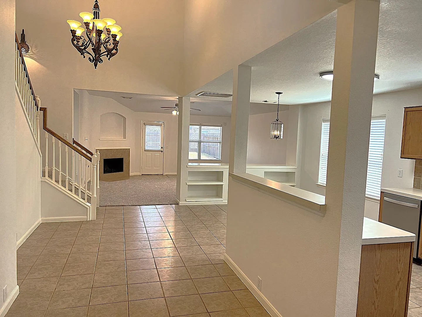 Large Kingwood Home Located on Cul-de-sac — Photo 4