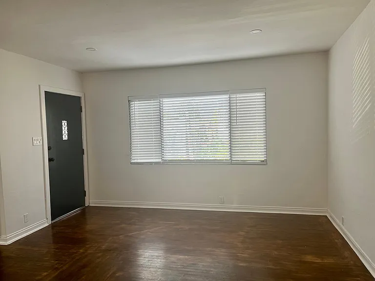 4525 San Carlos Ave — Photo 7