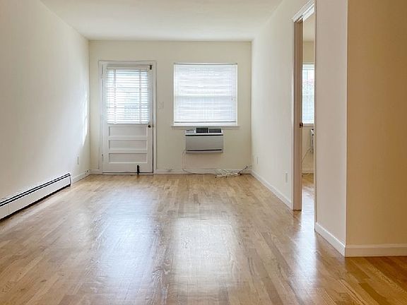 4th image of 23-35 33rd St #1R