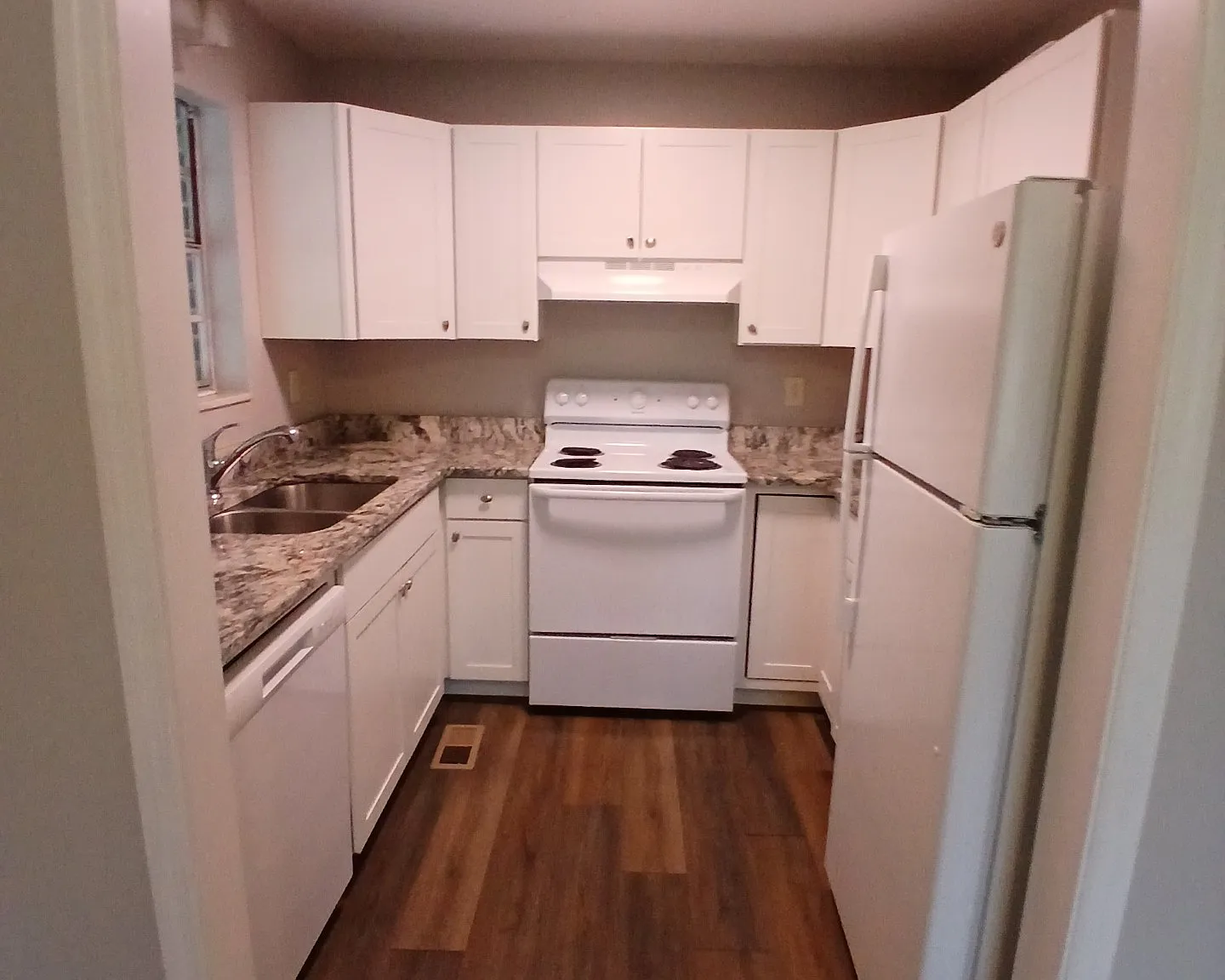 3 bed, $1,350 — Photo 2
