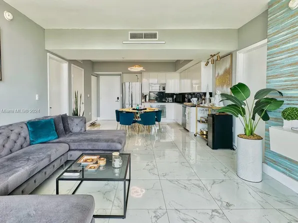 92 SW 3rd St APT 4411, Miami, FL 33130