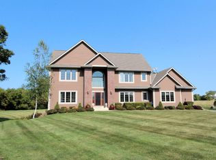 S91W31646 Marys Ct, Mukwonago, WI