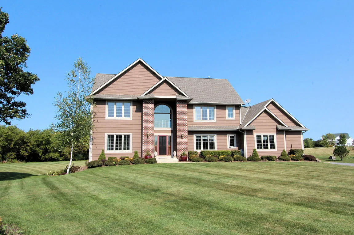 S91W31646 Marys Ct photo 1