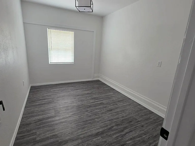 2307 N Lincoln Ave — Photo 28