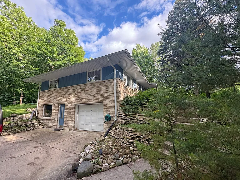 3580 Slinger Rd — Photo 1