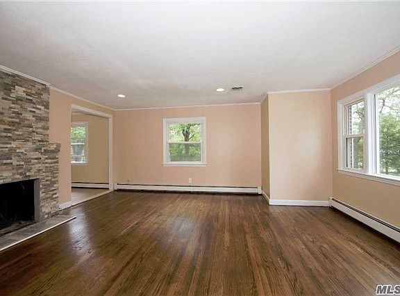 4th image of 1389 Broadway Ave