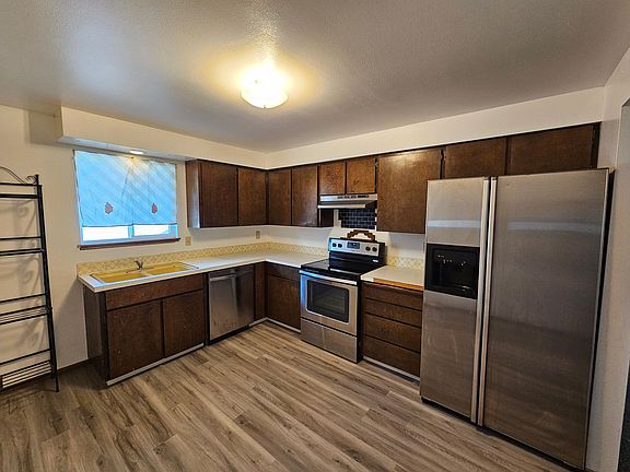 4th image of 626 E Queen Ave
