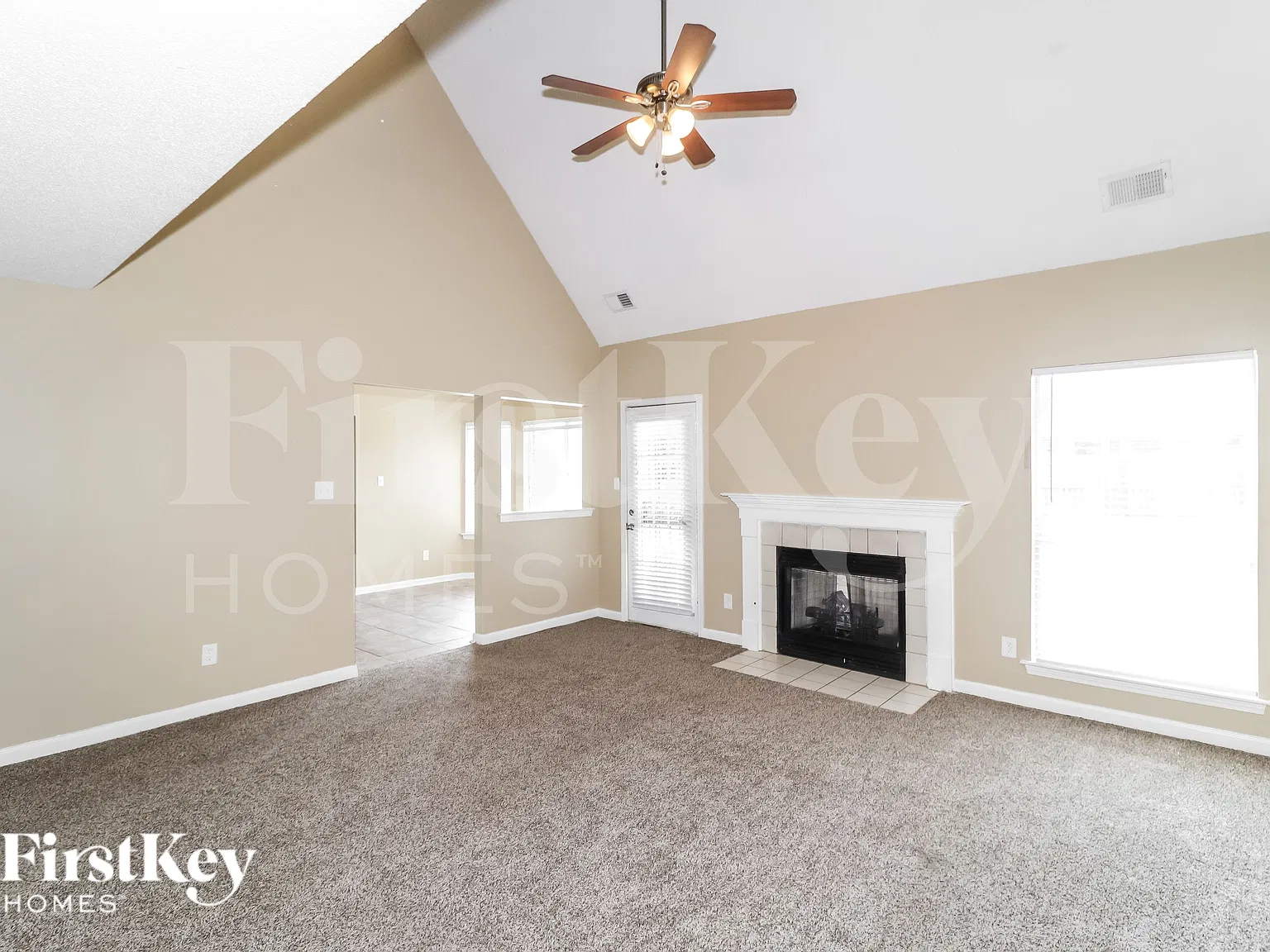 4 bed, 2.5 bath, 2556 sqft, $2,155 — Photo 4