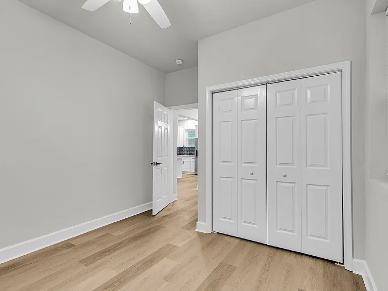 828 W 48th St — Photo 24