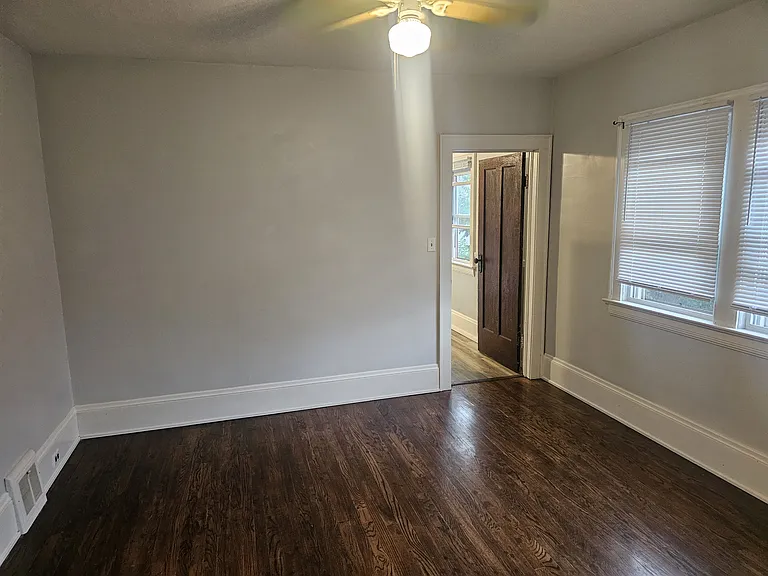 3518 Schiller Ave #UPSTAIRS — Photo 8