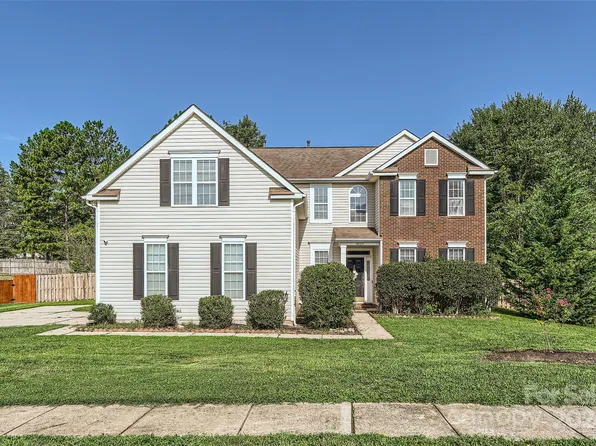 8129 Laurel Run Dr, Charlotte, NC 28269