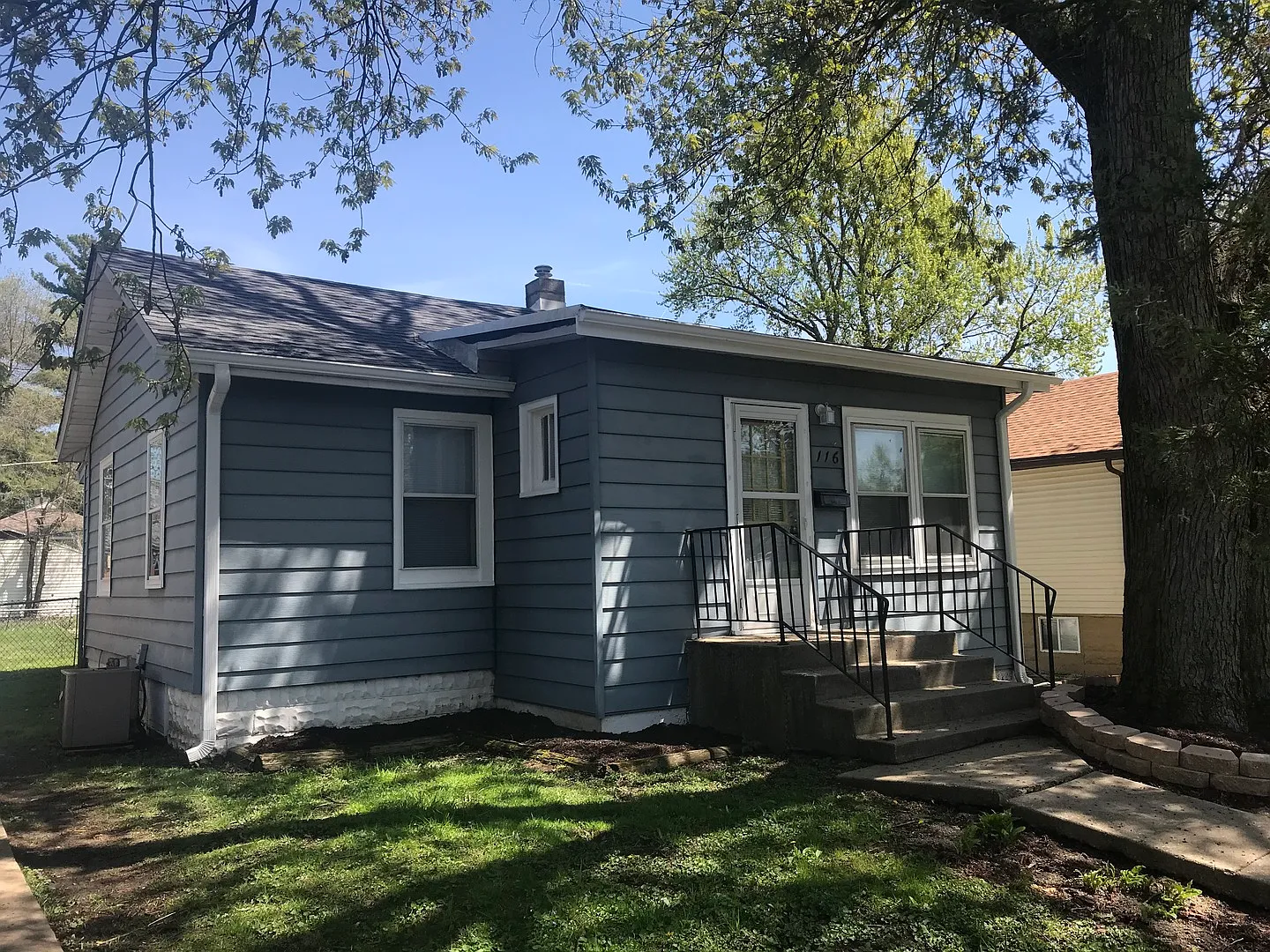 116 SW Circle Dr photo 1