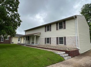 2510 Woodsage Dr, Florissant, MO 63033