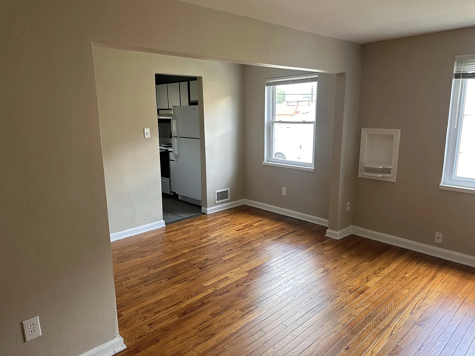 2 bed, 840 sqft, $1,000 — Photo 4