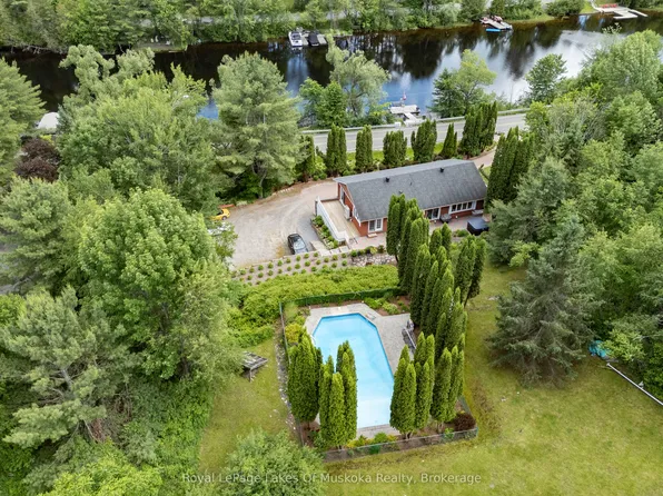 183 Santas Village Rd, Bracebridge, ON P1L 1W8