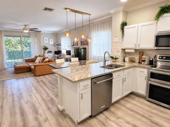 1127 Vermilion Dr, Lake Worth, FL 33461