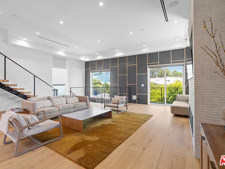 656 California Ave — Photo 8