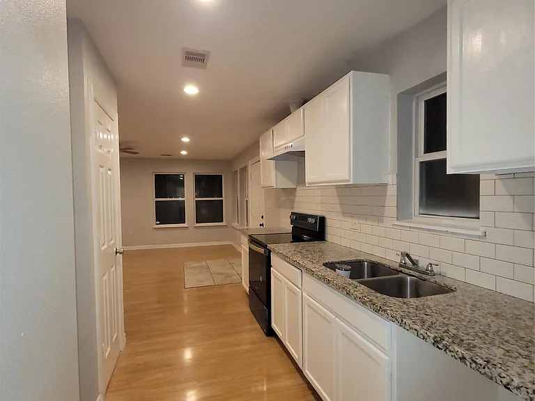 7608 E Magnolia St #B — Photo 13
