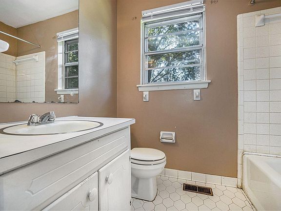 5th image of 4217 41st Ave N
