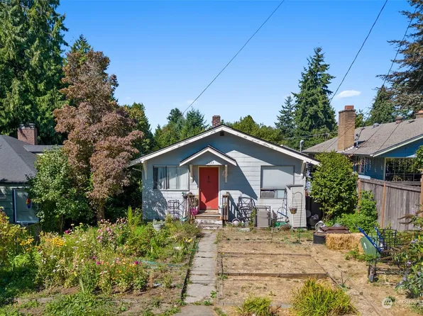 10333 Ashworth Avenue N, Seattle, WA 98133