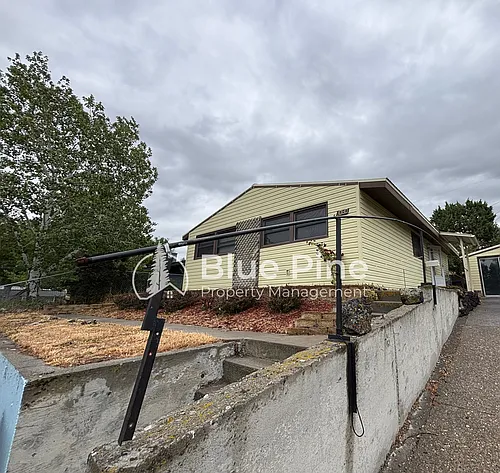 1080 Halsey St Photo 1
