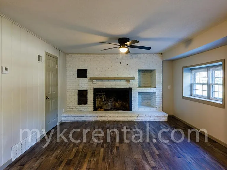 7915 W 59th Ter — Photo 7