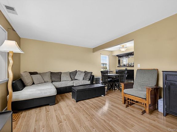 3rd image of 276 Temple Hill Road #1515