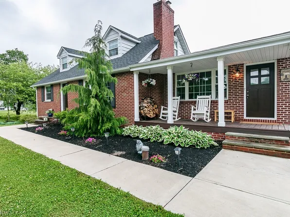 13521 Hotchkiss Rd, Burton, OH 44021