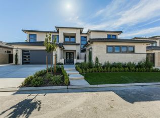 2315 E Courtside Dr, Fresno, CA 93730