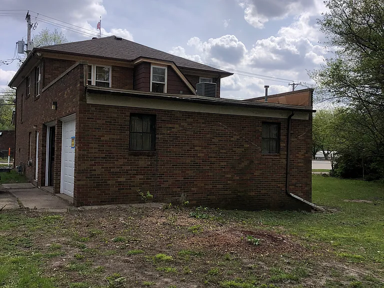 314 W Bridge St — Photo 10