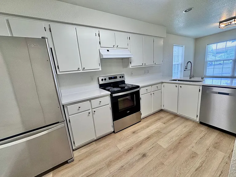 4701 NE 77th Ave #D-16 — Photo 9