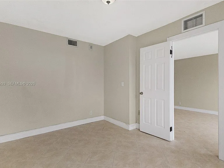 200 Leslie Dr #902 — Photo 25