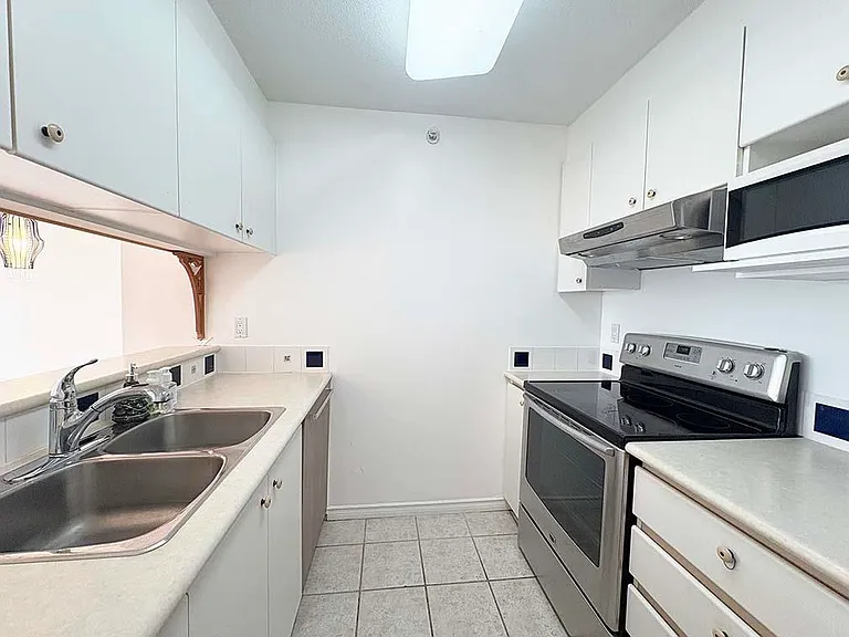 720 Carnarvon St #807 — Photo 5