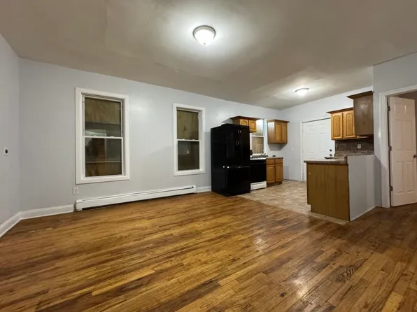16 Laurel St Unit 1, Waterbury, CT 06702