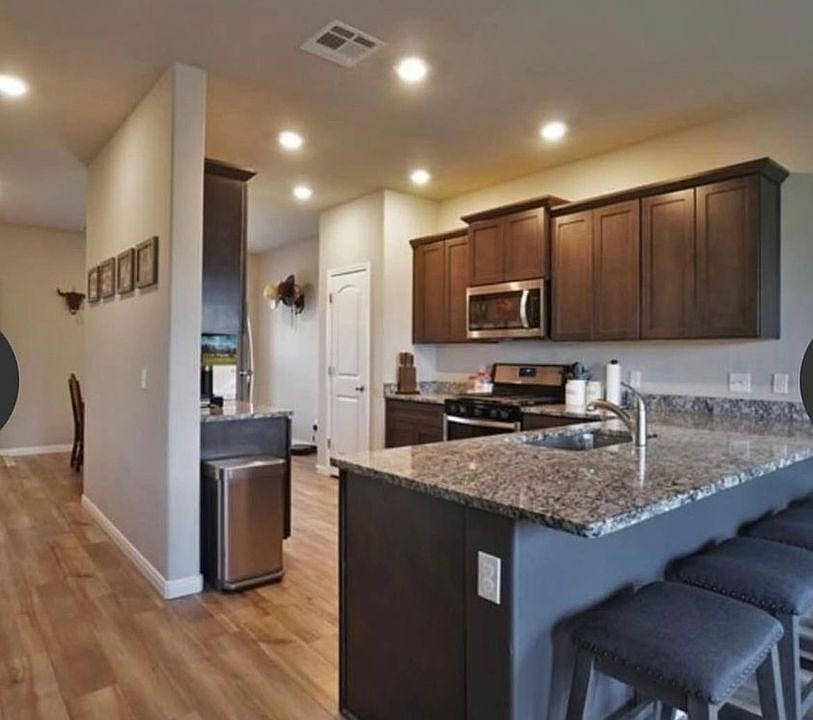 2nd image of 2325 Scarlet Ln