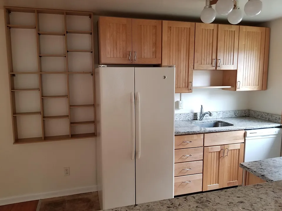 granite top ktchen, new cabinets 