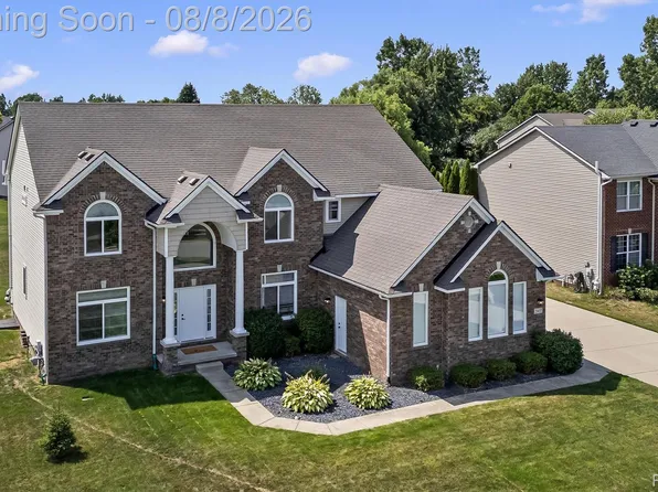 25655 Coach Ln, South Lyon, MI 48178