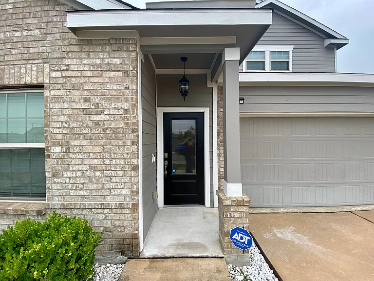 6011 Travis Smt — Photo 3