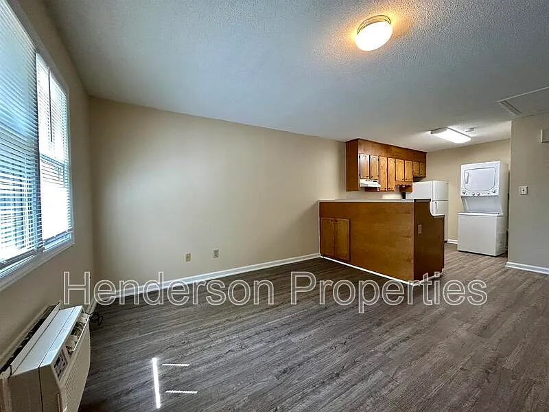 Studio, 1.0 bath, 650 sqft, $850 — Photo 4