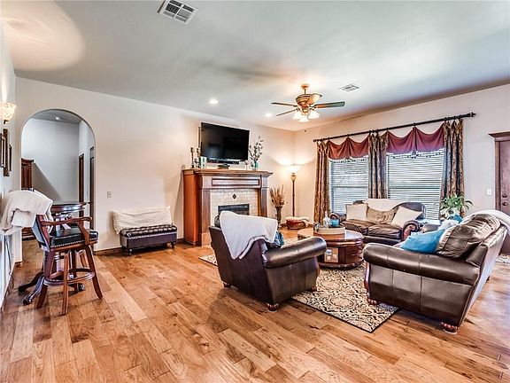 3rd image of 9637 SW 30th St
