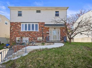 1966 King Arthur Rd, Philadelphia, PA