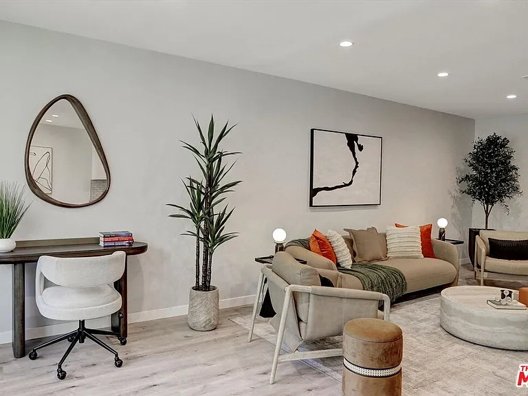 7300 Franklin Ave #346 — Photo 3