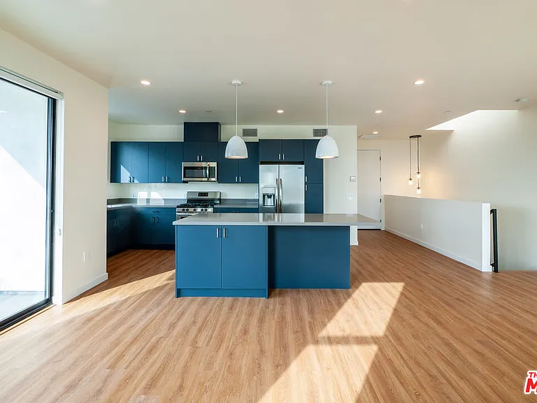 747 Lillian Way #8 — Photo 8